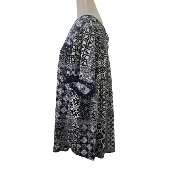 Perception Woman’s Navy and White Floral Cut Out Neckline Top 3XL - Picture 3 of 6